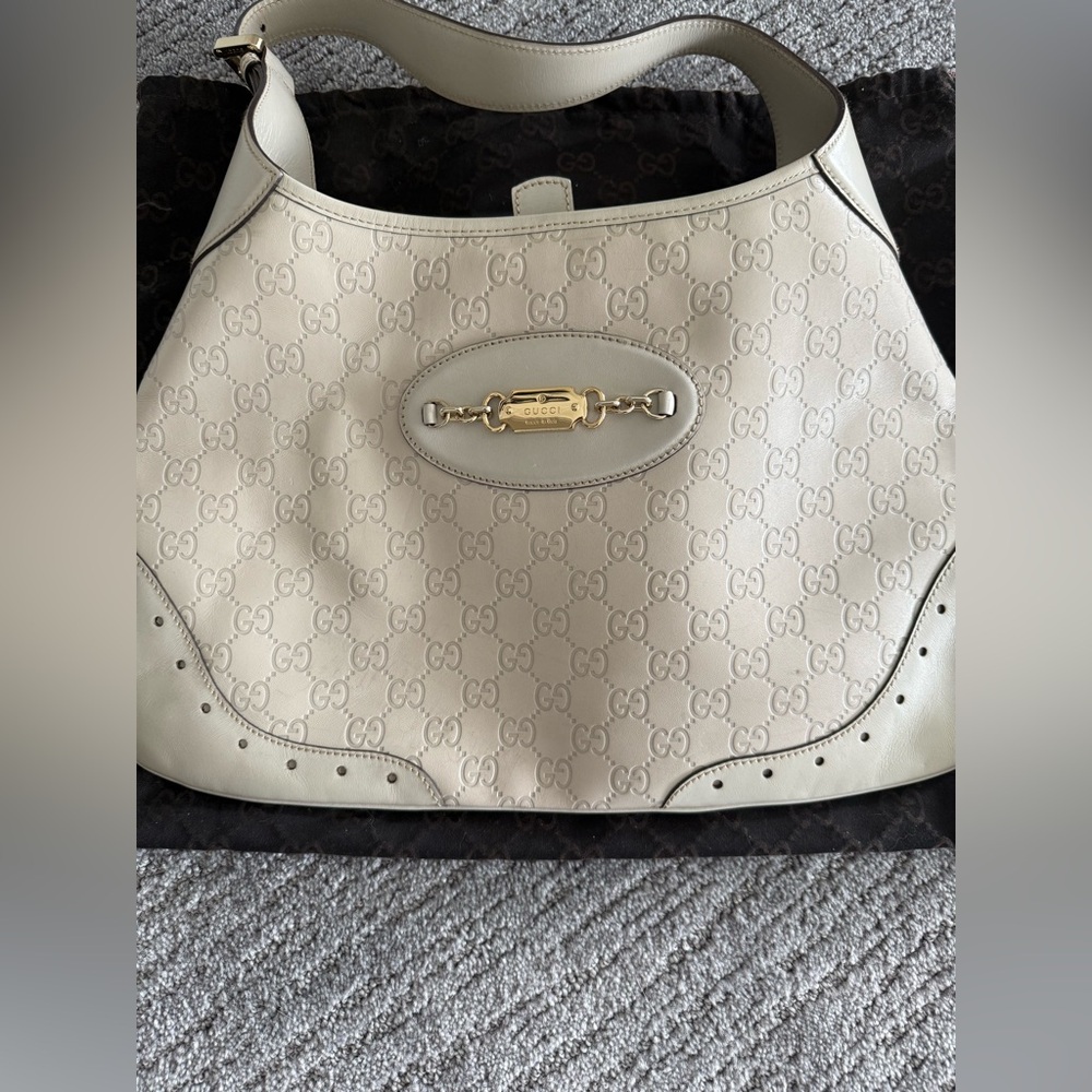 Leather Gucci bag